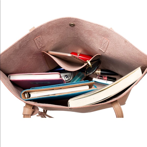 Tote with tassel. ✨Beautiful✨ - Picture 2 of 6